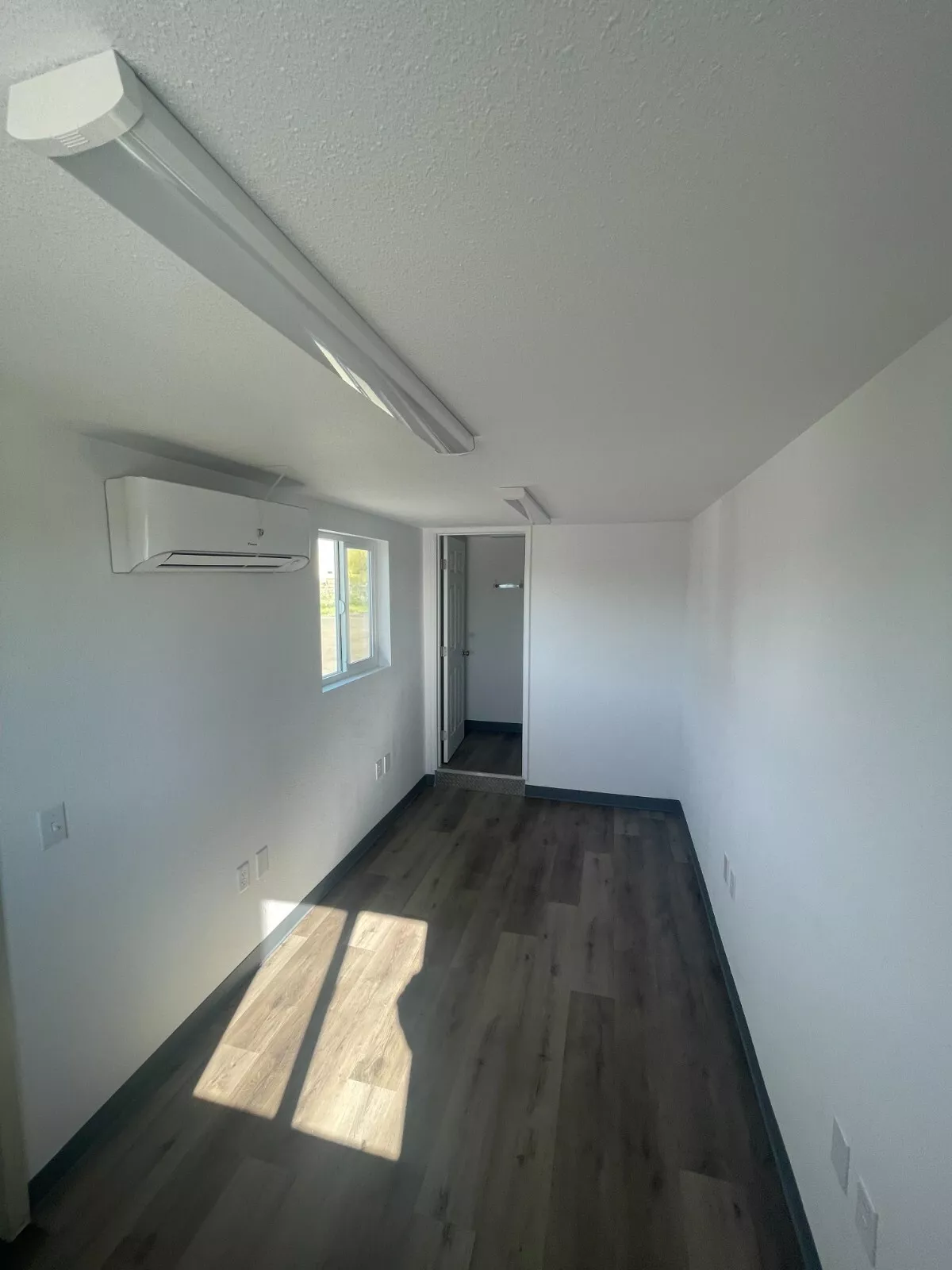 20 foot office refurbished shipping container 5 20 foot office refurbished shipping container - Image 5