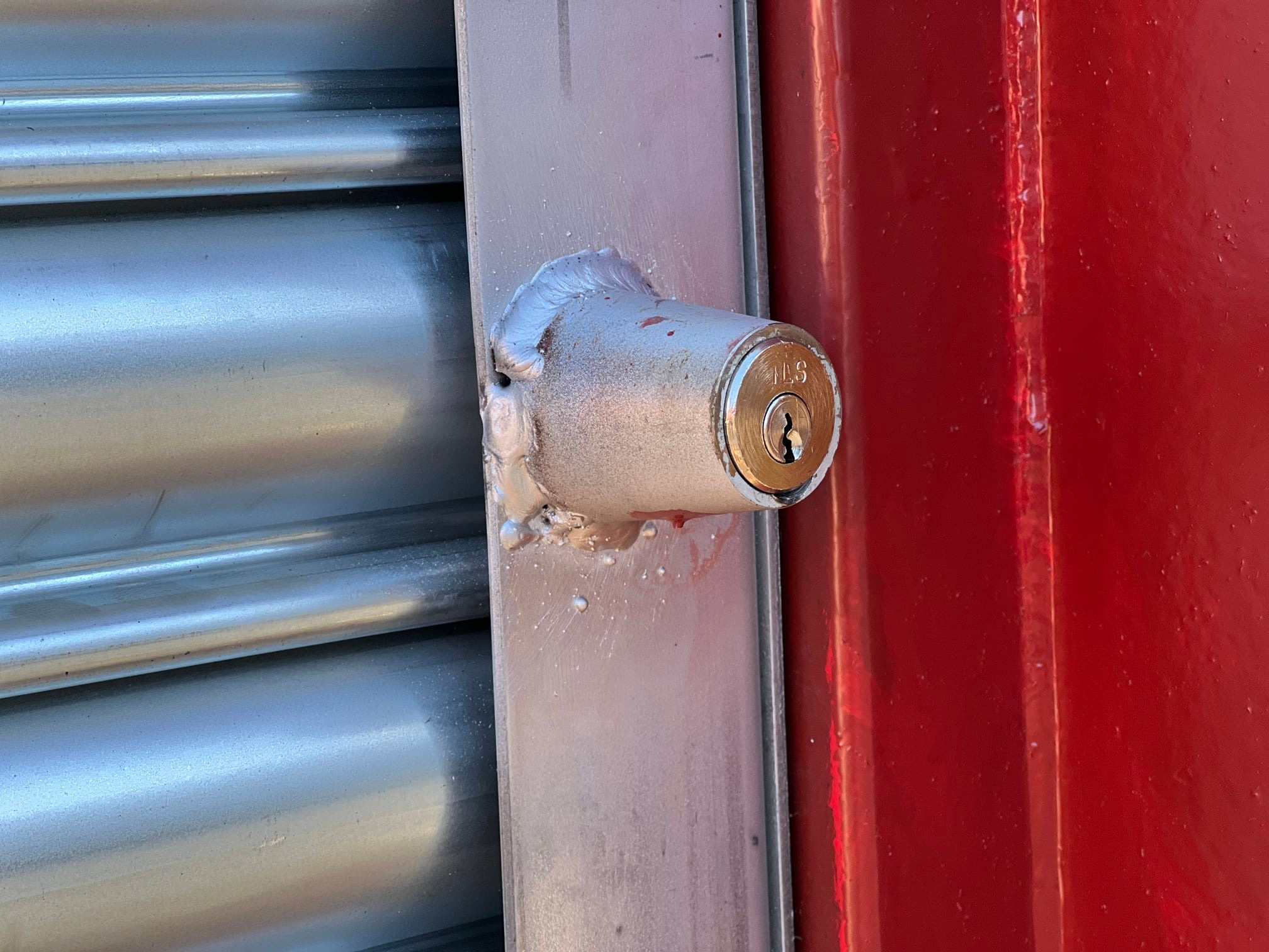 20ft Used Shipping Container with Roller Shutter Door 4 20ft Used Shipping Container with Roller Shutter Door - Image 4