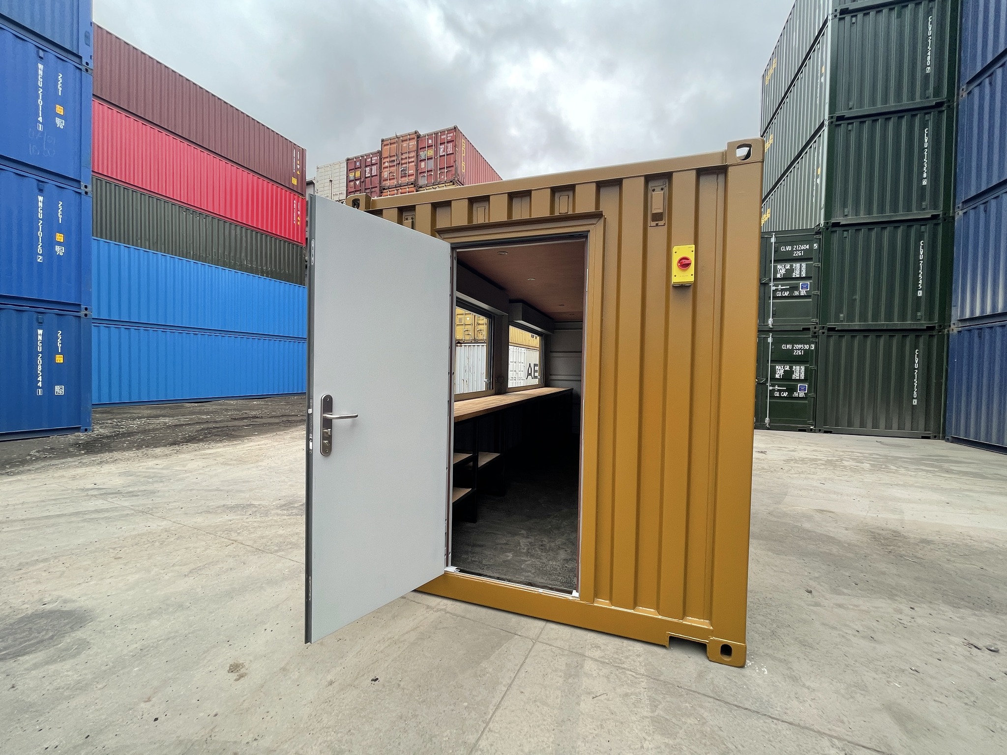 ๐ 20ft Converted Container Bar โ Fully Customized Outdoor Serving Unit ๐ป 2 ๐ 20ft Converted Container Bar โ Fully Customized Outdoor Serving Unit ๐ป - Image 2