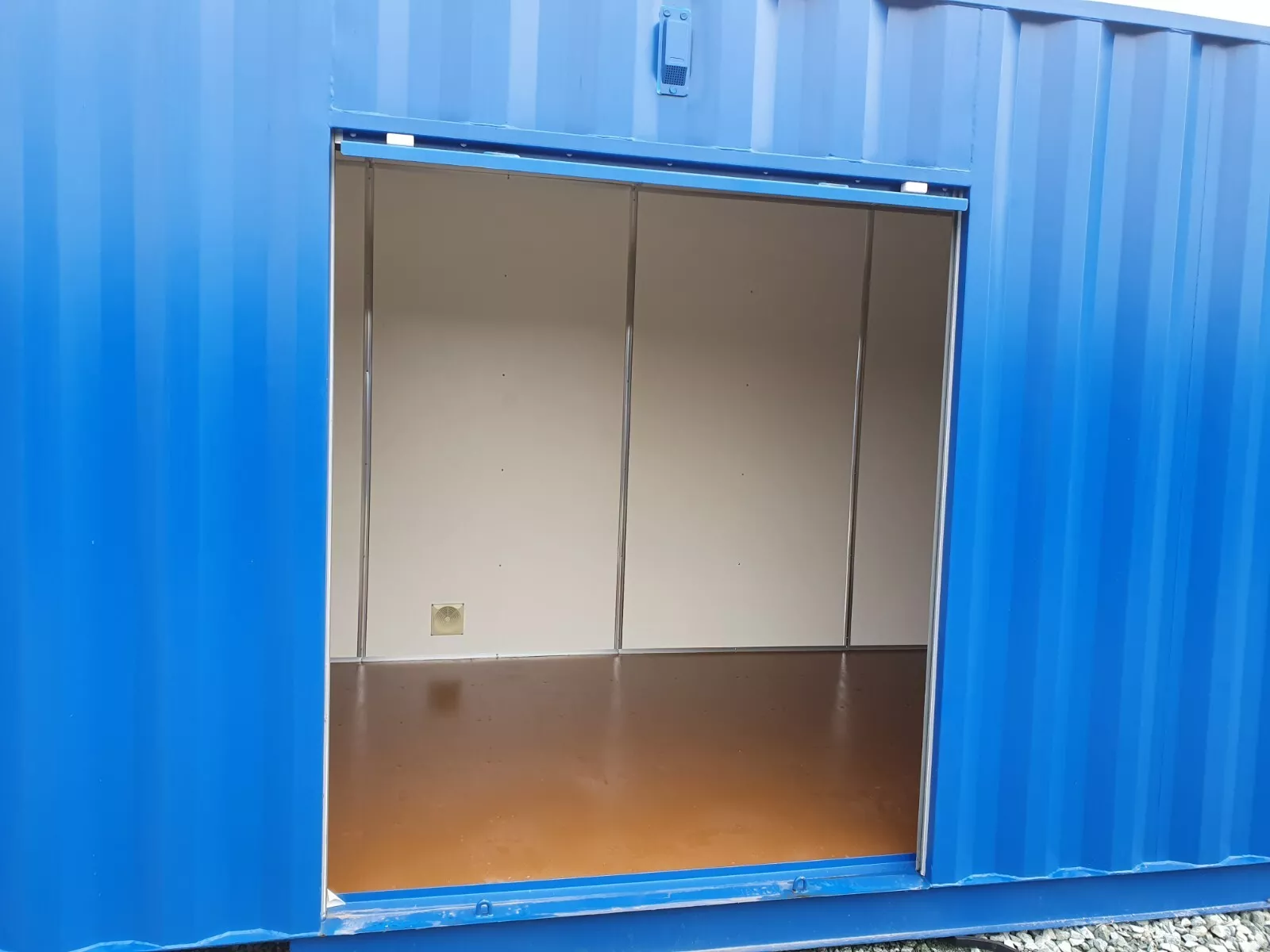 40ft Containers as Self Storage Rooms - Insulated - Ply Lined - Premium 3 40ft Containers as Self Storage Rooms - Insulated - Ply Lined - Premium - Image 3