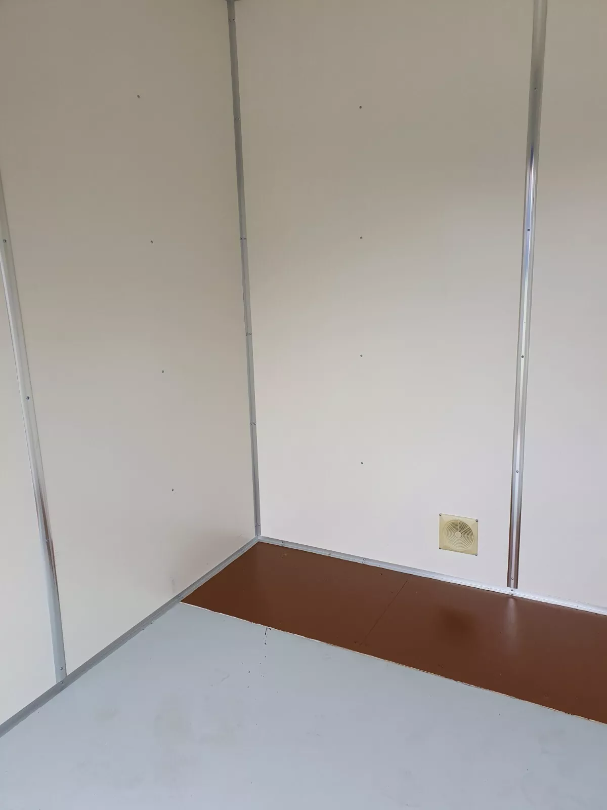 40ft Containers as Self Storage Rooms - Insulated - Ply Lined - Premium 5 40ft Containers as Self Storage Rooms - Insulated - Ply Lined - Premium - Image 5