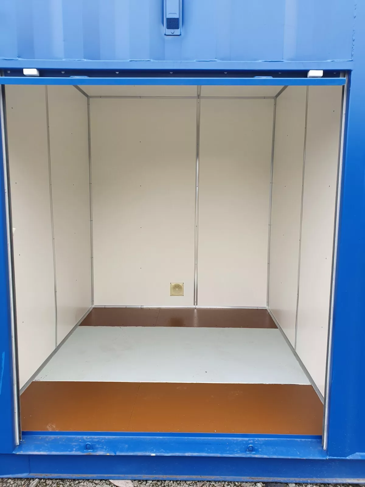 40ft Containers as Self Storage Rooms - Insulated - Ply Lined - Premium 7 40ft Containers as Self Storage Rooms - Insulated - Ply Lined - Premium - Image 7