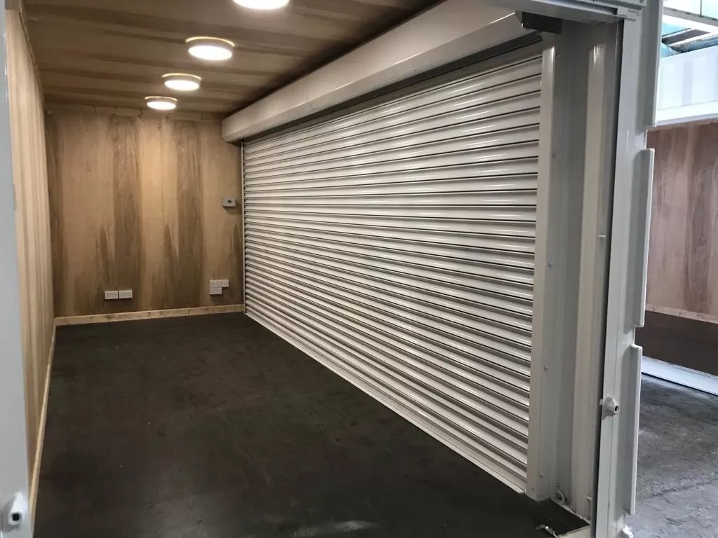 20ft x 8ft Shipping Container with Roll-Up Door – Nationwide Delivery 7 20ft x 8ft Shipping Container with Roll-Up Door – Nationwide Delivery - Image 7